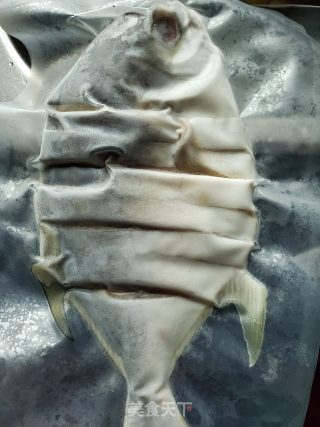 鲳鱼干蒸猪肉的做法步骤：1