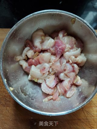 鲳鱼干蒸猪肉的做法步骤：3