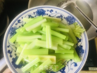 小炒黄牛肉的做法步骤：3