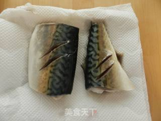 青花魚味噌煮的做法步骤：1