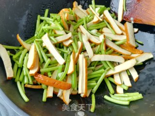 茼蒿杆炒香干的做法步骤：6