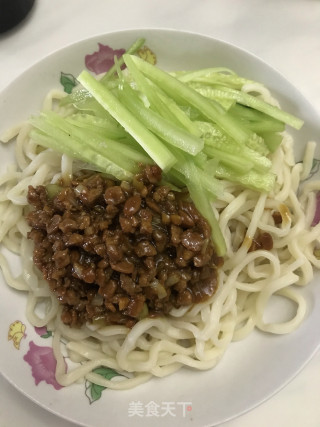 最简单的炸酱面 超级香 宝宝爱吃的做法步骤：1