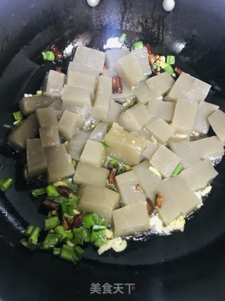 下饭利器 凉粉炒鸡蛋的做法步骤：5