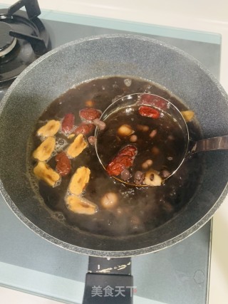 黑豆红豆糯米红糖粥的做法步骤：6