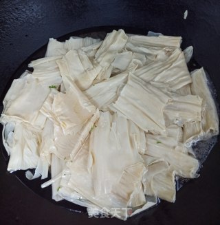 香菜拌豆皮的做法步骤：2
