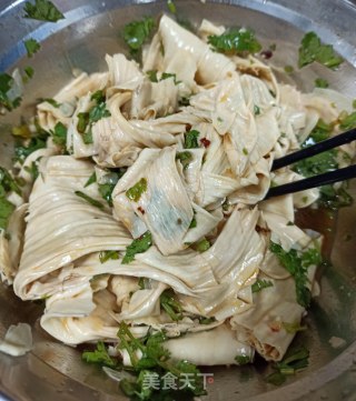 香菜拌豆皮的做法步骤：5