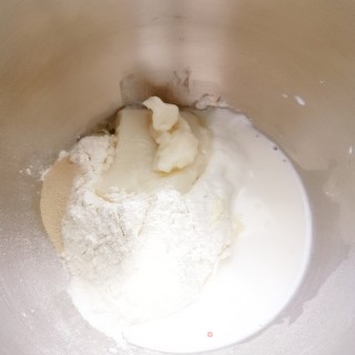 红豆沙面包的做法步骤：2