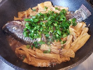 腐竹烧罗非鱼的做法步骤：11
