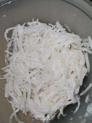 香椿拌萝卜的做法步骤：2
