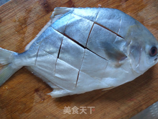 红烧金鲳鱼的做法步骤：3