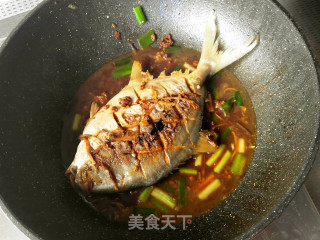 红烧金鲳鱼的做法步骤：9