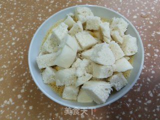 紫甘蓝炒鸡蛋馒头的做法步骤：5