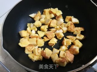 紫甘蓝炒鸡蛋馒头的做法步骤：6