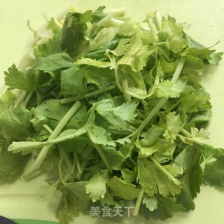 香芹凉拌豆皮的做法步骤：1