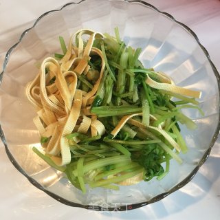 香芹凉拌豆皮的做法步骤：3
