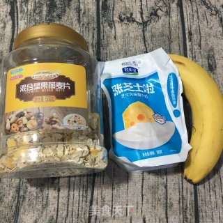 凉拌坚果燕麦酸奶杯的做法步骤：1