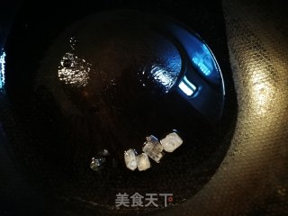 芋头翅根焖饭的做法步骤：2
