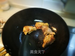 芋头翅根焖饭的做法步骤：3