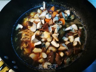 芋头翅根焖饭的做法步骤：7