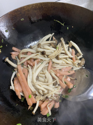 火腿炒白玉菇的做法步骤：4