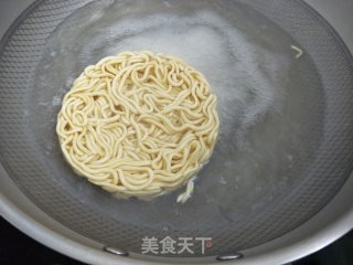 意式培根拌面的做法步骤：3