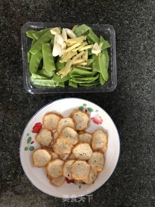 荷兰豆炒肉卷的做法步骤：1