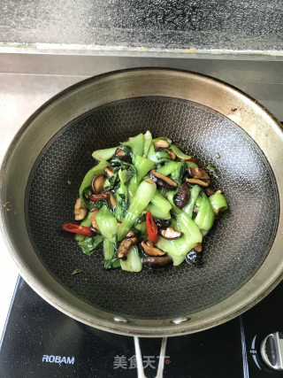 香菇油菜的做法步骤：9