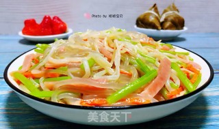 豆芽茼蒿火腿炒粉条#食物边角料做大餐#的做法步骤：13
