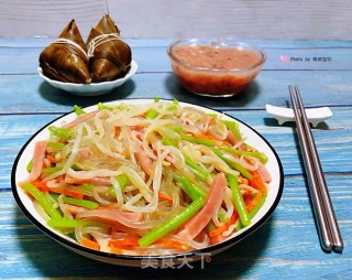 豆芽茼蒿火腿炒粉条#食物边角料做大餐#的做法步骤：14