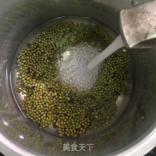 海带绿豆汤的做法步骤：2