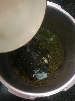 海带绿豆汤的做法步骤：4