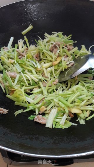 芹菜炒肉的做法步骤：8