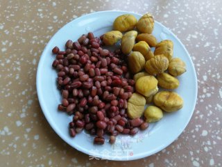 板栗红豆粥的做法步骤：1