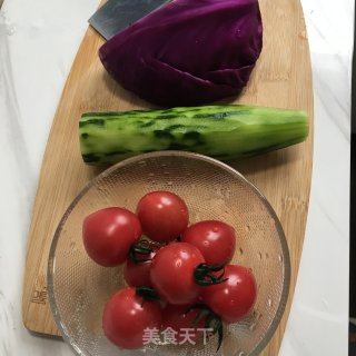 紫甘蓝拌青瓜沙拉的做法步骤：1