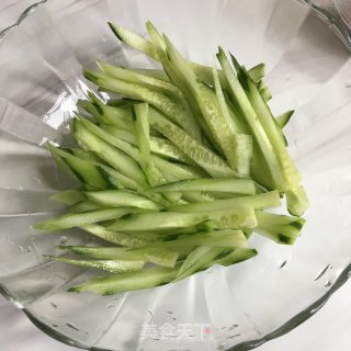 紫甘蓝拌青瓜沙拉的做法步骤：3