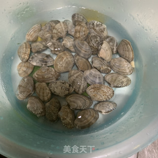 炒花蛤的做法步骤：2