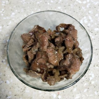 牛肉炒苦笋的做法步骤：5