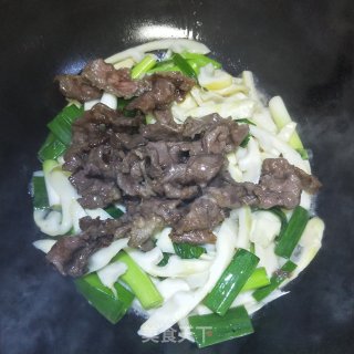 牛肉炒苦笋的做法步骤：9