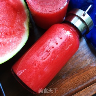 现榨西瓜汁的做法步骤：6