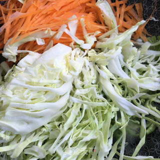 煎蛋包菜炒细面的做法步骤：6
