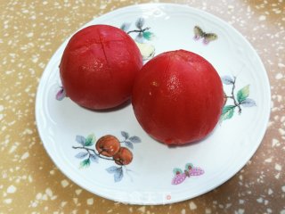 番茄炒虾仁的做法步骤：1