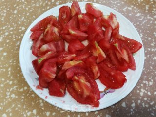 番茄炒虾仁的做法步骤：2