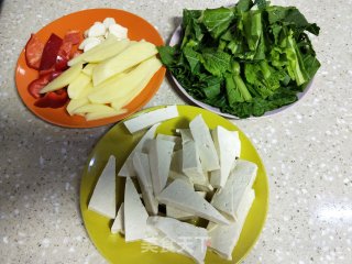 牛肉炖杂烩的做法步骤：2