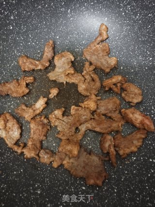 芝士鲜肉披萨的做法步骤：2