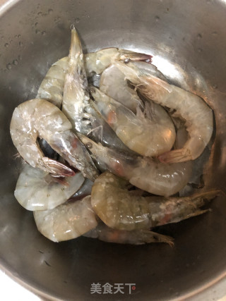 茄汁大虾的做法步骤：1