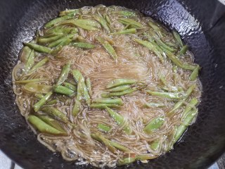 豆角炖粉条的做法步骤：7