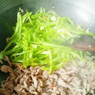 青椒肉丝的做法步骤：6