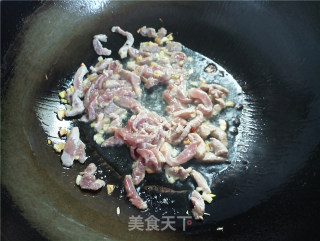 虫草花炒肉的做法步骤：5
