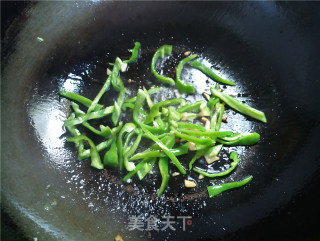 虫草花炒肉的做法步骤：6