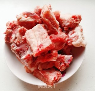 酱焖排骨的做法步骤：1